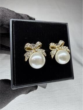 Faux Pearl earrings with rhinestones